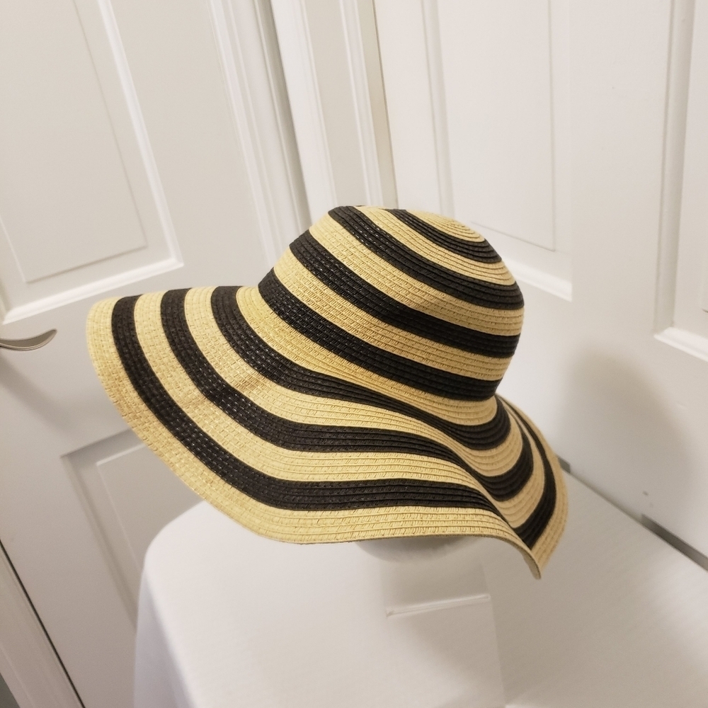 J. Crew Floppy Sun Hat, 100% Paper Straw, Resortwear, Beachwear Poolside Stylish - Picture 5 of 8